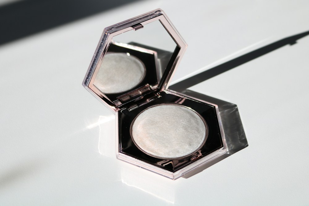 Shimmer compact · everyday glow